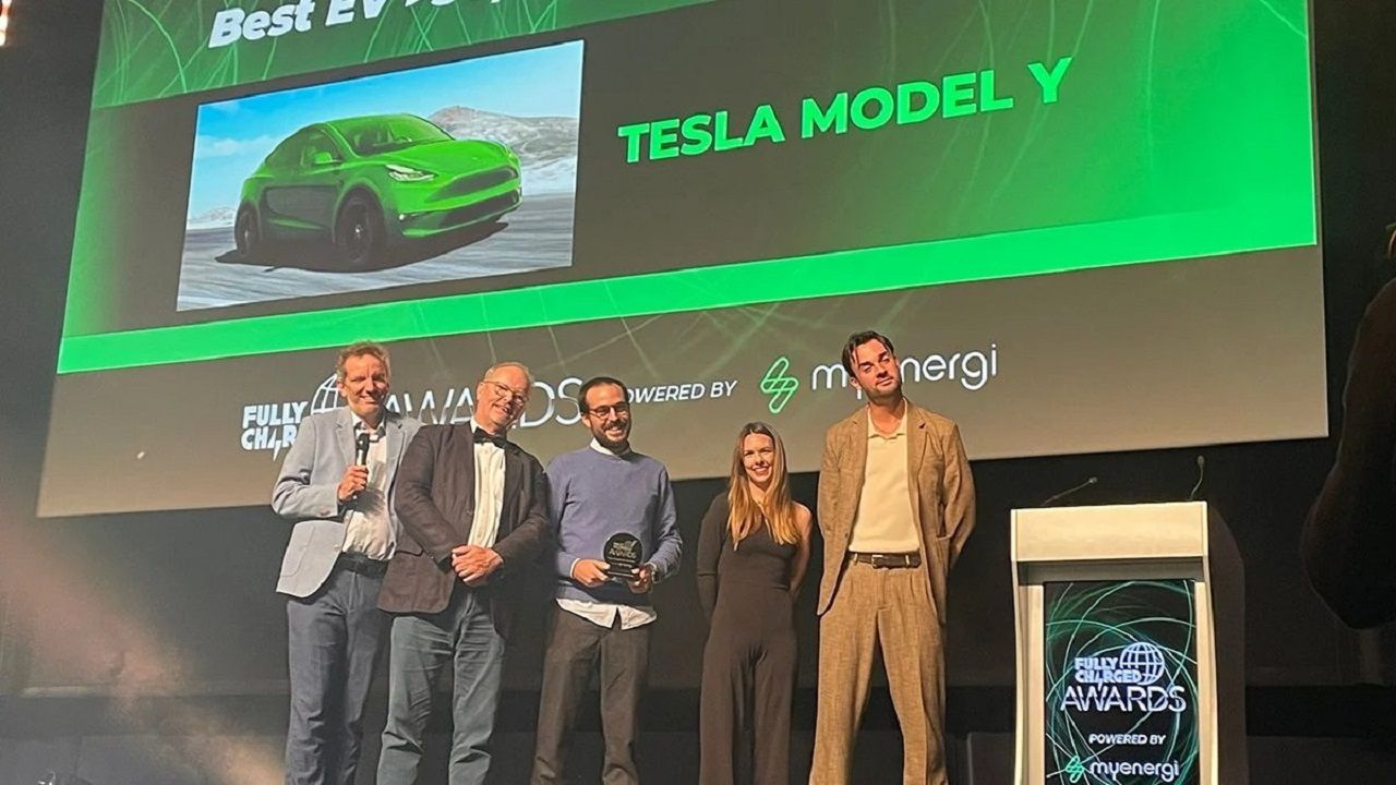 Fully Charged Awards'ta Tesla rüzgarı esti! En iyi elektrikli otomobiller seçildi