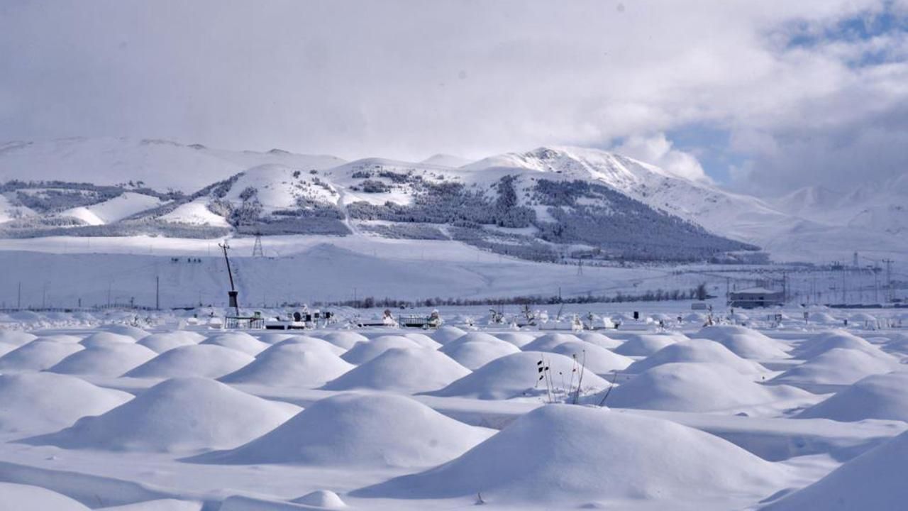 Erzurum'un güneyinde yer alan Palandöken'de kar kalınlığı 92 santimetre ölçüldü