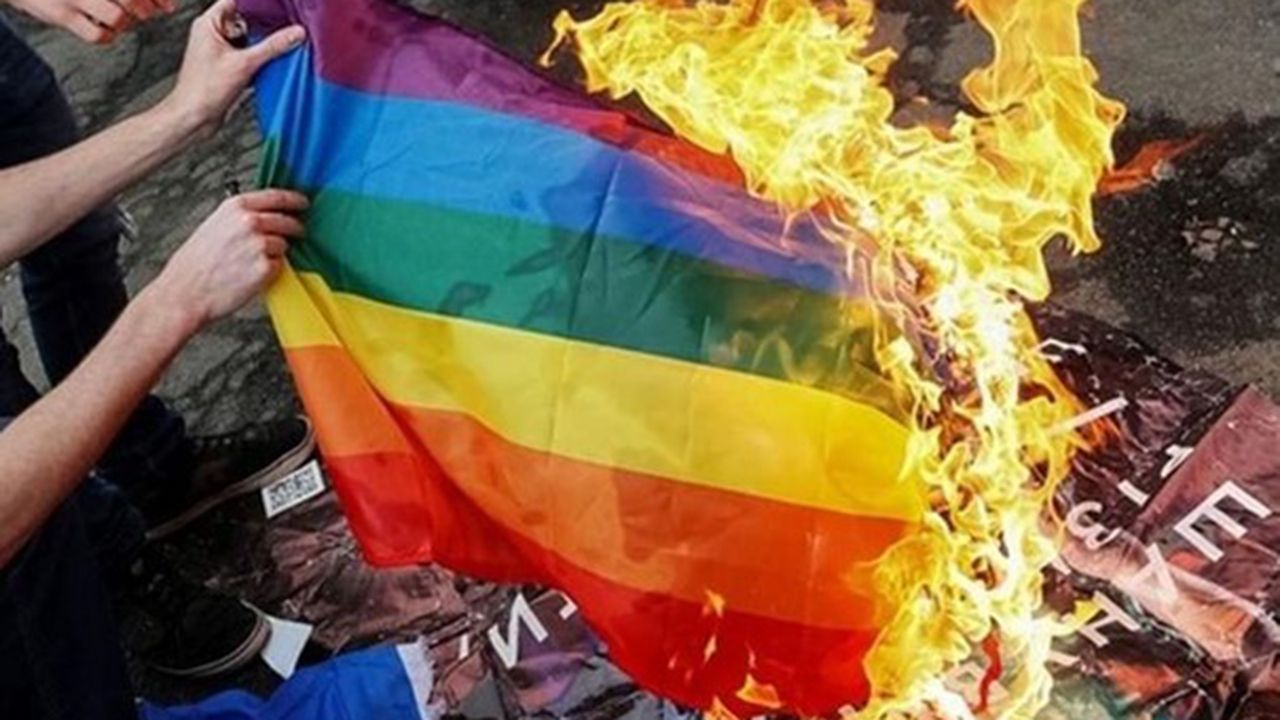 Rusya LGBT hareketinin 'aşırılıkçı' olarak kabul edilmesi ve faaliyetlerinin yasaklanmasına karar verdi