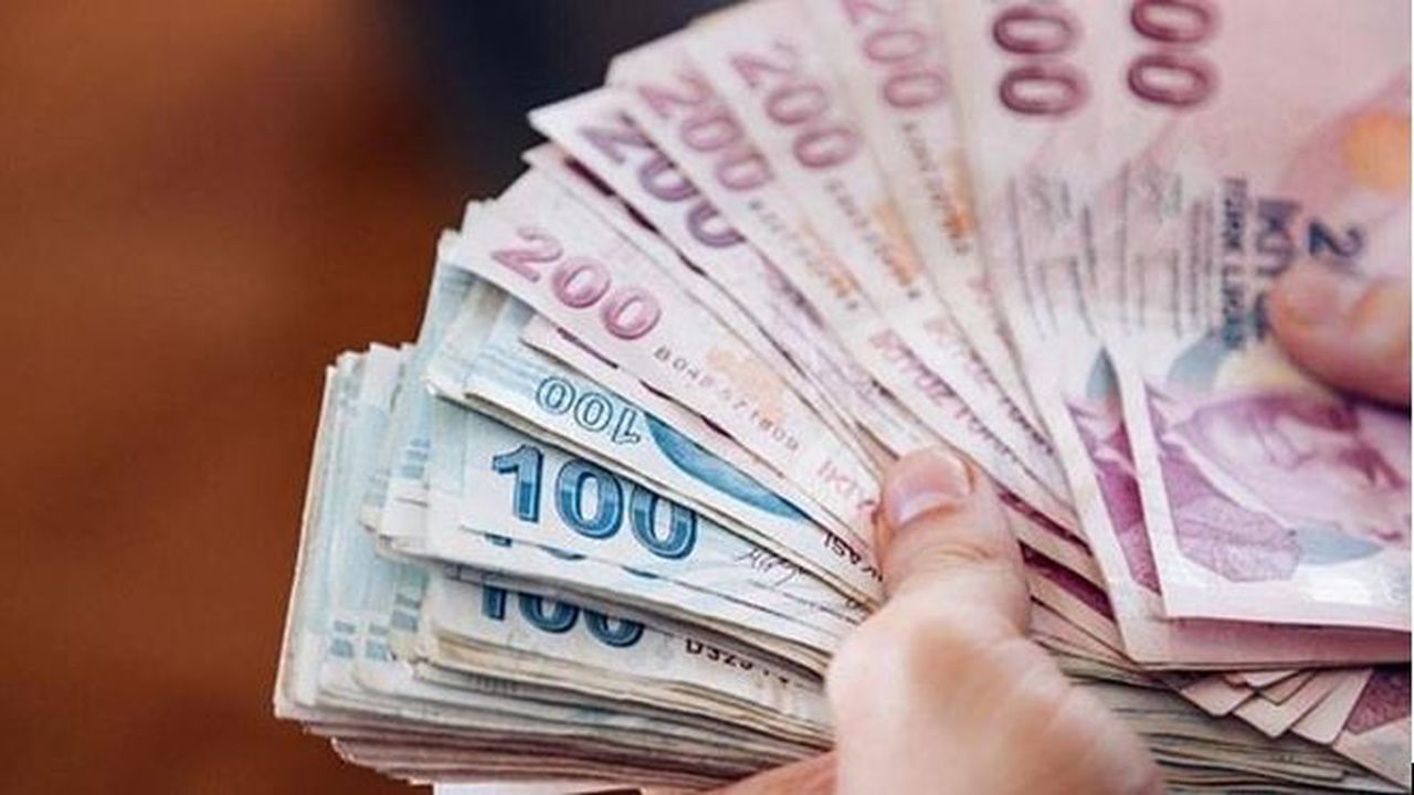 Yüksek enflasyon maaşları eritmeye devam ediyor... Asgari ücrete ara zam talebi