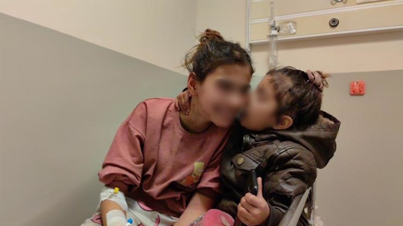 Kardeş kavgası kanlı bitti!  4 yaşındaki çocuk 11 yaşındaki ablasını bıçakladı