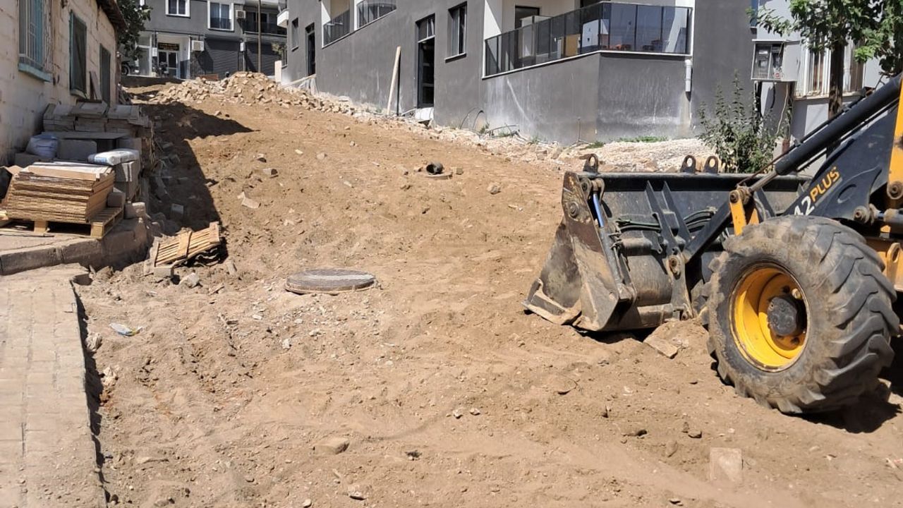Sultanhisar’da Yol Çalışmaları Sürüyor