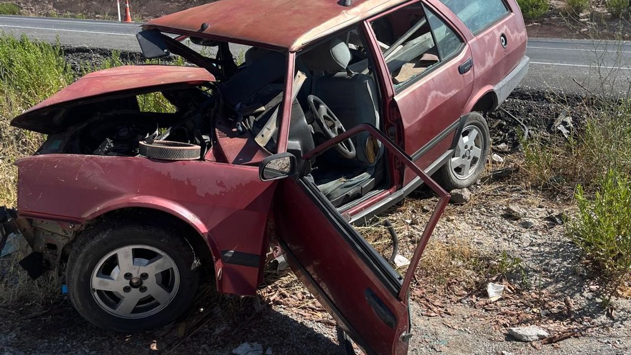 Antalya’da Kafa Kafaya Çarpışılan Kazada Çok Sayıda Yaralı