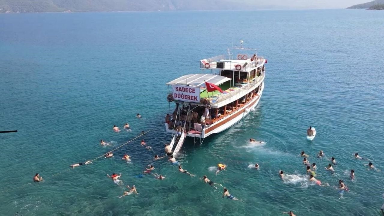 Denizin Ortasında Davul Zurnalı Eğlence
