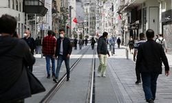 Taksim ve İstiklal de 3 metre mesafe kuralı