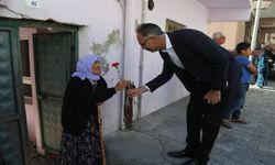 Şanlıurfa Belediye Başkanından annelere karanfil