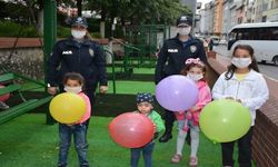 Polis ekiplerinden çocuklara balanlar