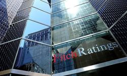 Fitch, ABD'nin kredi notunu negatif izlemede tutmaya devam ediyor