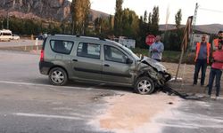 Tokat'ta okul servisi ile hafif ticari araç çarpıştı: 10 yaralı