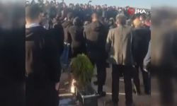 Mahsa Amini gösterilerinde ölen genç kadınının cenazesinde protesto: 'Kahrolsun diktatör’