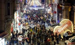 Taksim İstiklal’de vatandaşların yılbaşı yoğunluğu