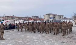 Depremin vurduğu Doğanşehir'e veda ettiler! Depremzedeler komandoları alkışlarla uğurladı