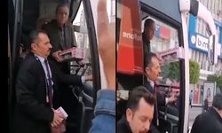 Cumhurbaşkanı Erdoğan, depremzedelere otobüsten oyuncak attı