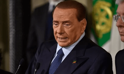 Eski İtalya Başbakanı Berlusconi yeniden hastaneye kaldırıldı