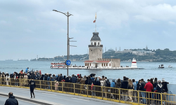 Restorasyonu tamamlanıp hizmete açılan Kız Kulesi'ne vatandaşlardan yoğun ilgi