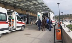 Amasya'da kontrolden çıkan otomobil bariyerlere çarptı: 4 kişi yaralandı