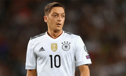 Mesut Özil'e Almanya’da siyasi baskı! Ödülünü geri almak istiyorlar