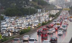 İstanbul'da yağmur sonrası trafik kilitlendi!