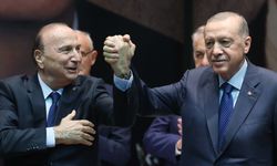 Cumhurbaşkanı Erdoğan, AK Parti'ye katılan İbrahim Özdemir'e rozetini taktı.