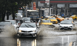 Başkentte sağanak hayatı olumsuz etkiledi