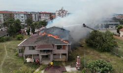 Sakarya'da 3 katlı villada yangın