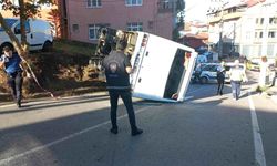 Feci kaza! Freni boşalan işçi servisi yol kenarındaki anne ve kızını ezdi