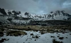 Erciyes'in zirvesine mevsimin ilk karı düştü