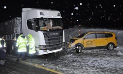 Kars'ın Kağızman ilçesinde kar yağışı kazaya neden oldu: 1 ölü, 3 yaralı