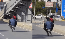 Gençlerin motosiklet üzerindeki tehlikeli yolculuğu kameralara yansıdı