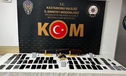 Kastamonu’da çok sayıda gümrük kaçağı cep telefonu ele geçirildi: 2 gözaltı