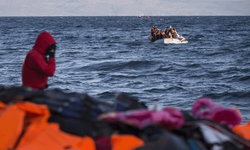 Libya açıklarında göçmen teknesi battı: 61 kayıp