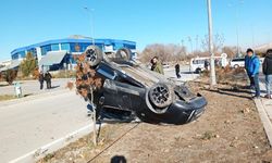 Ticari araç ile otomobil çarpıştı: 2 yaralı