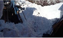 Ardahan'da kar faciası! Çöken çatının altında kalarak yaşamını yitirdi!