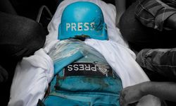 Katil İsrail bir gazeteciyi daha hayattan kopardı