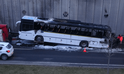 Seyir halindeki servis otobüsü alev alev yandı