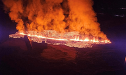 İzlanda'da yanardağ patladı: Grindavik Kasabası sakinleri tahliye edildi, lavlar yerleşim yerlerine ulaştı