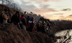 726 göçmen insan kaçakçılarının elinden kurtarıldı