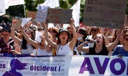 Fransa'da kürtajı anayasal güvence altına alan yasa tasarısı kabul edildi