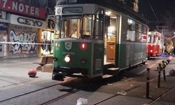 Kadıköy'de acı ölüm! Torununu kurtarmak isteyen yaşlı kadın tramvayın altında kaldı