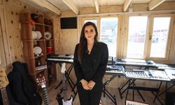 Depremzedelere yardımlarıyla gönülleri fethetmişti… Ünlü şarkıcı Karsu Dönmez Hatay'da müzik okulu açtı