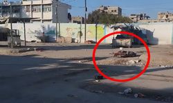 Keskin nişancıların kuşattığı hastane önünde korkunç görüntüler! Katil İsrail ordusundan ölüye kurşun