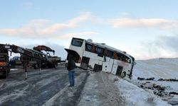 Yolcu otobüsü kaza yaptı 16 kişi yaralı