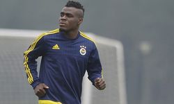 Emenike imzayı atıyor