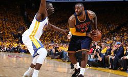 Golden State’i deplasmanda geçen Cleveland seriye tutundu