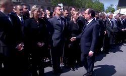 Fransız polis memuru Hollande ve Valls'in elini sıkmadı