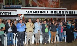 Sandıklı yağmura rağmen demokrasi nöbetinde