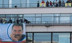 Paris'te skandal olay... AFP binasına Öcalan posteri astılar