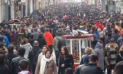 Taksim'de 'insan seli'... Adım atacak yer kalmadı