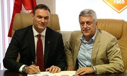 Alpay Özalan yeni takımına imzayı attı