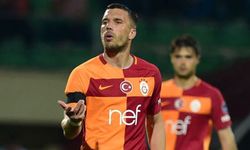 Podolski daha gitmeden ortalık karıştı!